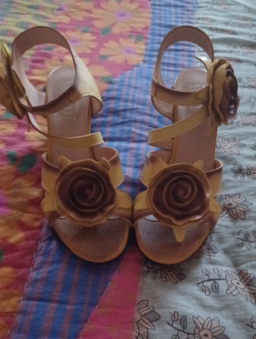L'ATISTE SHELLY LEATHER Women's Yellow Rose Accent Strappy Heels